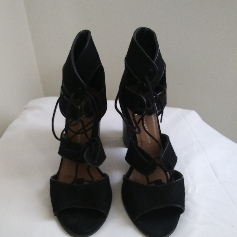 Lace-Up sandals